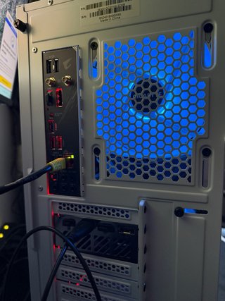 PC Gaming Ryzen 7 + RX 9070 XT 16GB