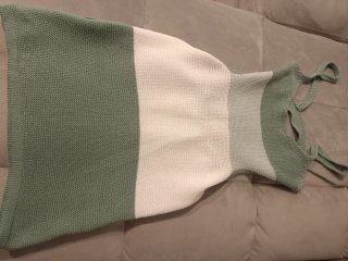 Vestido de punto verde y blanco
