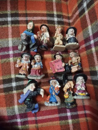 Lote 12 figuras brujas