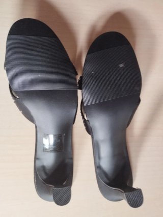 Sandalias tacón Blue Box negras y plateadas talla