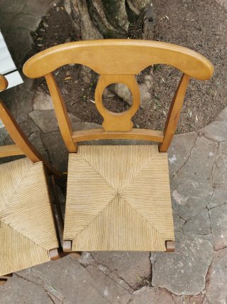 Juego de 4 sillas de madera y mimbre