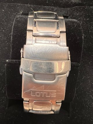 Reloj Lotus con caja
