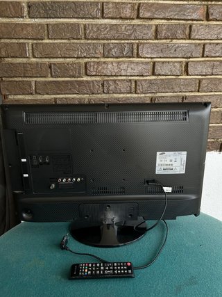 Monitor TV Samsung 28" – Muy versátil (HDMI, USB,