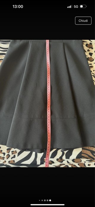 Abito nero con cintura
