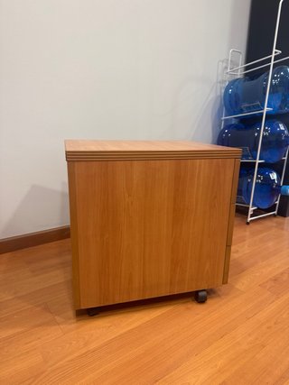 Cajonera de madera con llave En buen estado