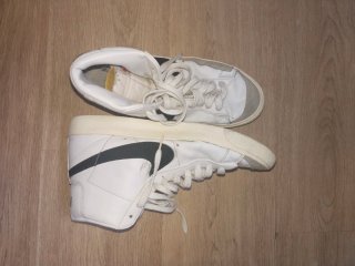 Nike Blazer Mid '77 Gris y Blanco
