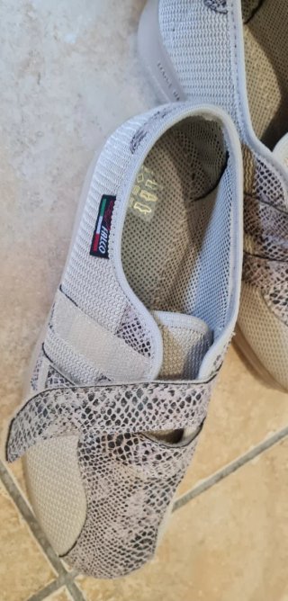 Scarpe Falco beige/argento con velcro