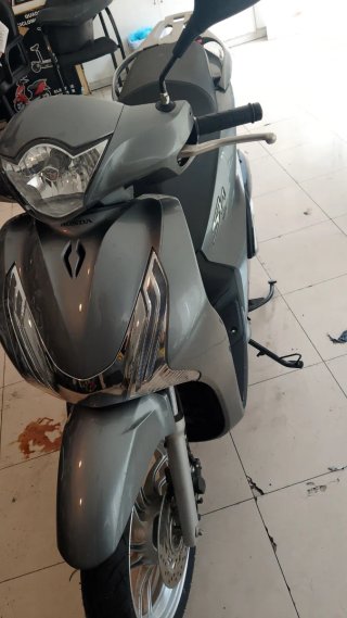 Honda SH 125 gris 2016 tiene solo 132 km