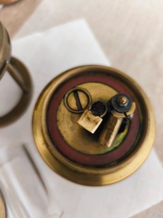 Lámpara de minera antigua de latón