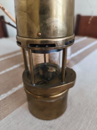 Lámpara de minera antigua de latón