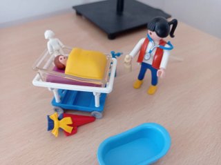 Incubadora Playmobil con accesorios