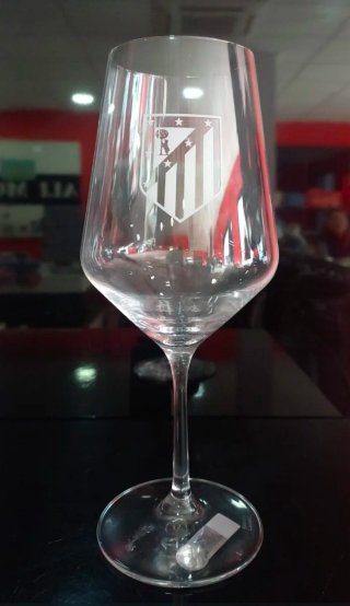 Botella vino y copa Atlético de Madrid