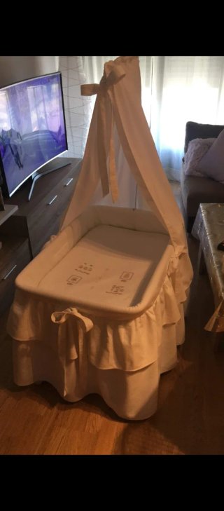 Minicuna blanca con dosel