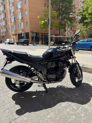 Suzuki Bandit Naked Negra