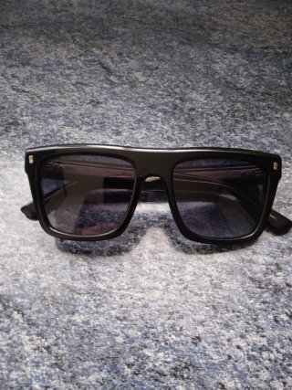 Gafas de sol negras