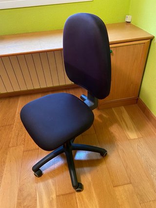 Silla de oficina ergonómica negra