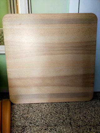 Mesa auxiliar LISABO de madera clara