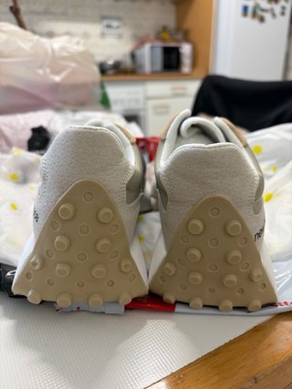 Zapatillas deportivas nuevas sin usar