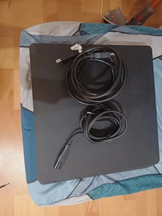 PS4 Slim 500GB + 2 Mandos + Caja Original