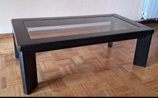 Mesa de centro negra de madera y cristal