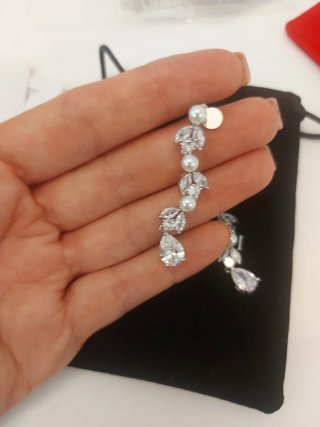 Orecchini Ottaviani pendenti con perle e zirconi