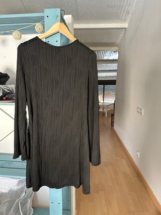 Vestido negro manga larga con espalda abierta,
