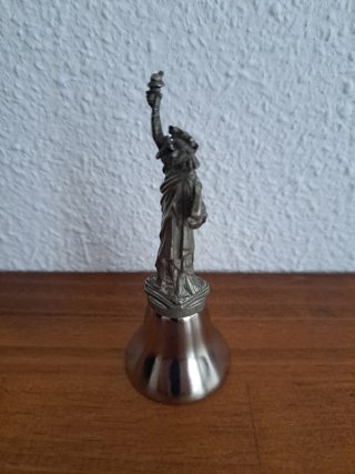 CAMPANA MINIATURA ESTATUA DE LA LIBERTAD- VINTAGE.