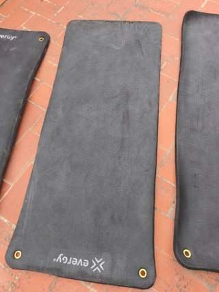 Esterillas negras gruesas (3 unidades)