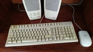 Teclado rato e colunas Windows 98