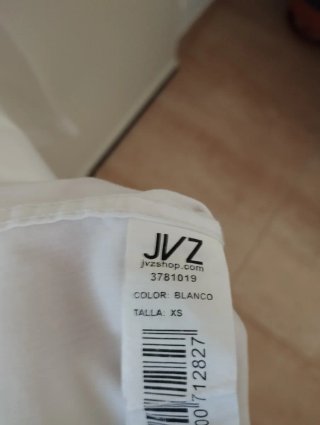 Traje azul y camisa