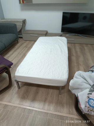 Cama plegable.Puf. Reposapiés. Asiento extra.