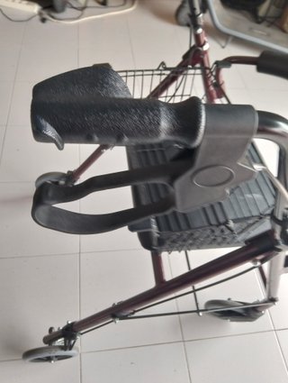 Andador ortopedico Rollator-Prim con frenos