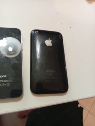 2 iPhone 3GS e 4 - Apple