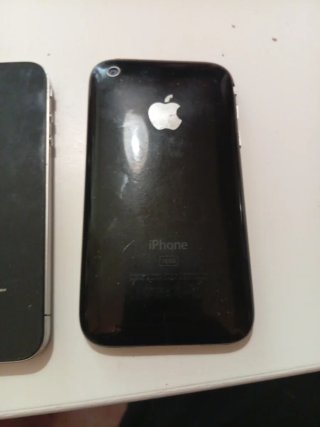 2 iPhone 3GS e 4 - Apple