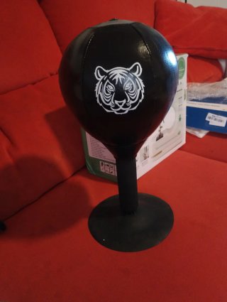Saco de boxeo de escritorio con diseño de tigre