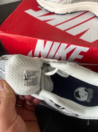 Nike Vomero 5