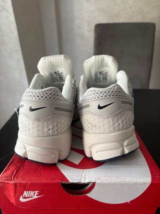 Nike Vomero 5