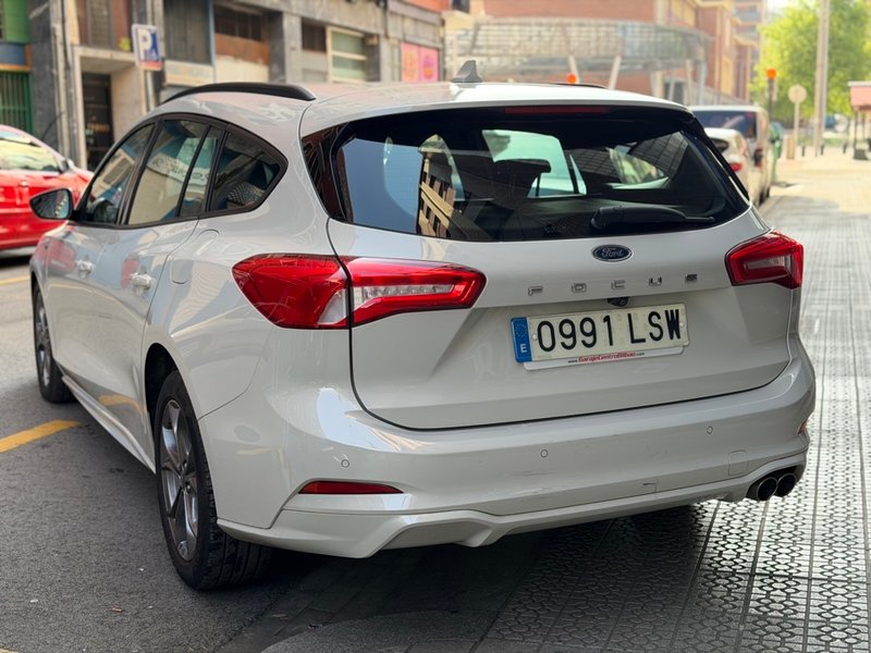 Ford Focus SportBreak 1.5 Ecoblue ST-Line 2021, foto 9