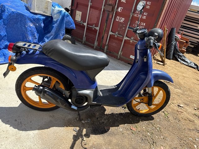 Honda Sky Scooter Azul y Naranja 1999