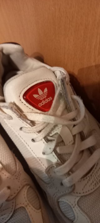 Sapatilhas Adidas n°37.5 bege/dourado
