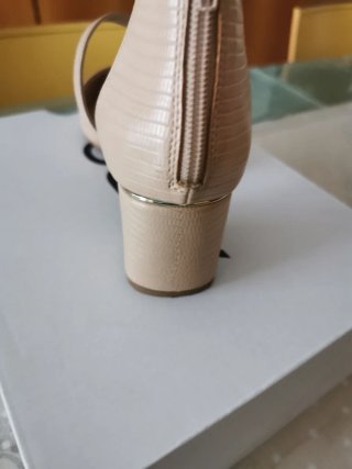 Sandalo donna tacco basso n.38