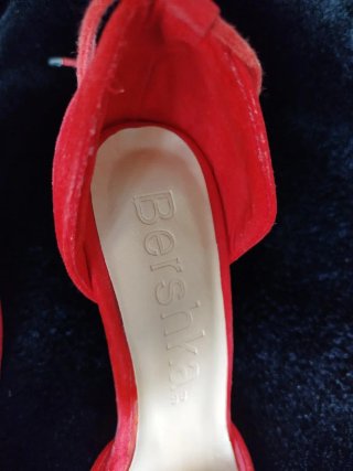 Sandalias Bershka rojas talla 38