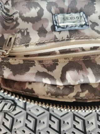 Bolso Guess Negro y Blanco