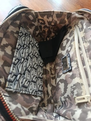 Bolso Guess Negro y Blanco