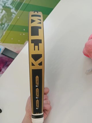 Pala de pádel Kelme Falcon