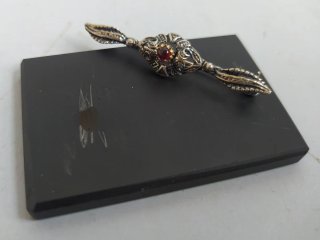 Broche Mid-Century Neo-Victoriano en Plata Italia