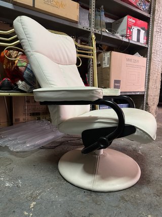 Sillón y banqueta blancos