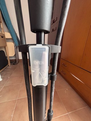 Bomba de pie para bicicleta con manómetro