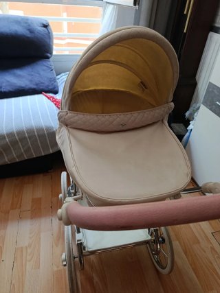 Carro de muñecas de niña