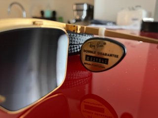 Ray-Ban Doradas y Negras Olimpia de Luxe III.